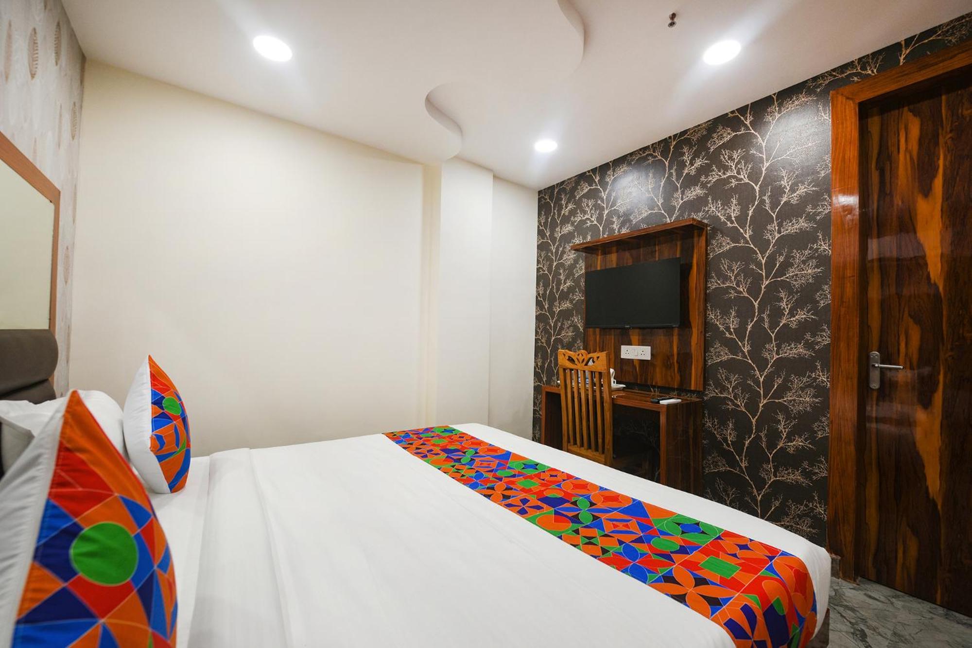 Fabhotel Mona Continental - Nr Laxmi Nagar It Hub نيودلهي المظهر الخارجي الصورة