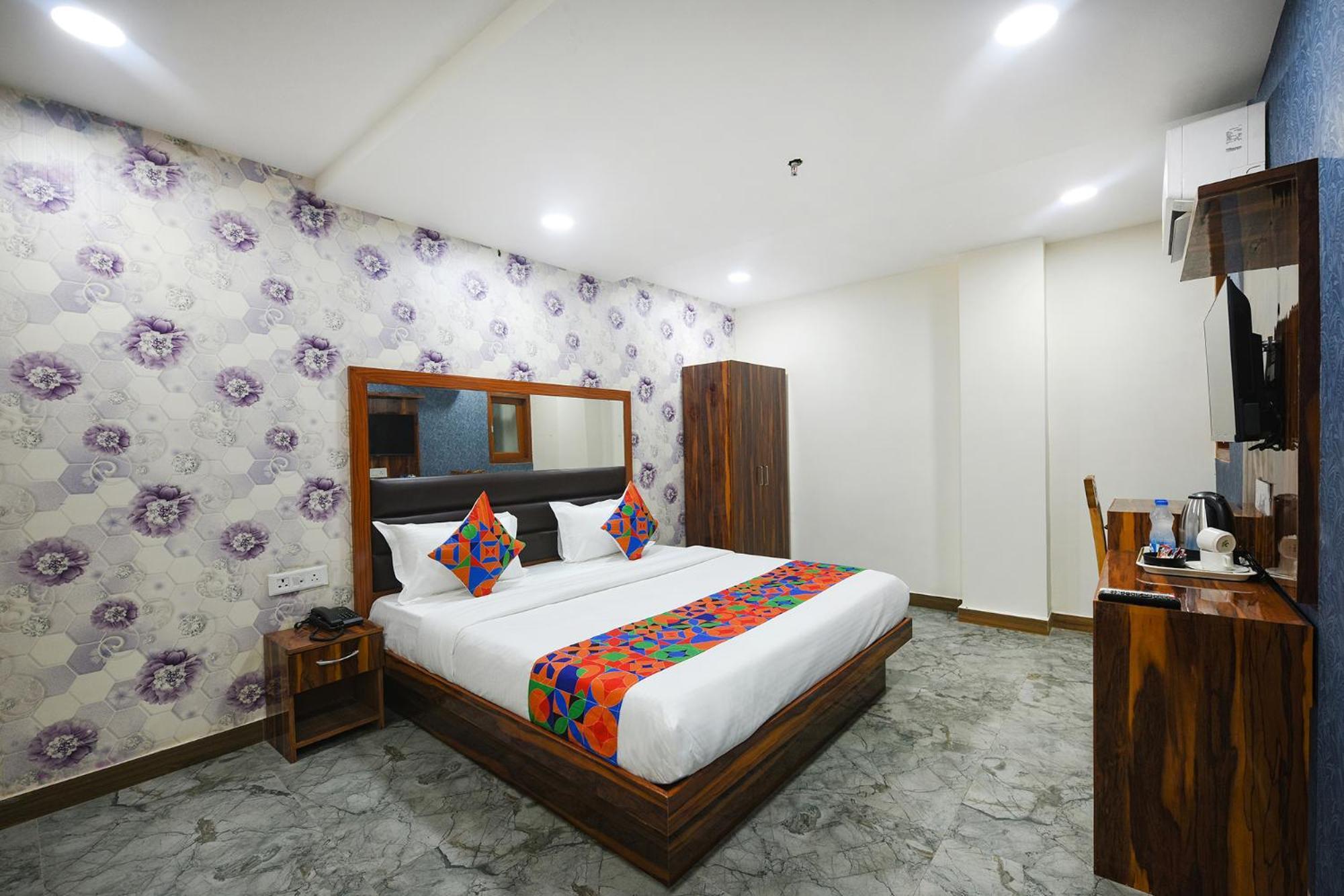 Fabhotel Mona Continental - Nr Laxmi Nagar It Hub نيودلهي المظهر الخارجي الصورة