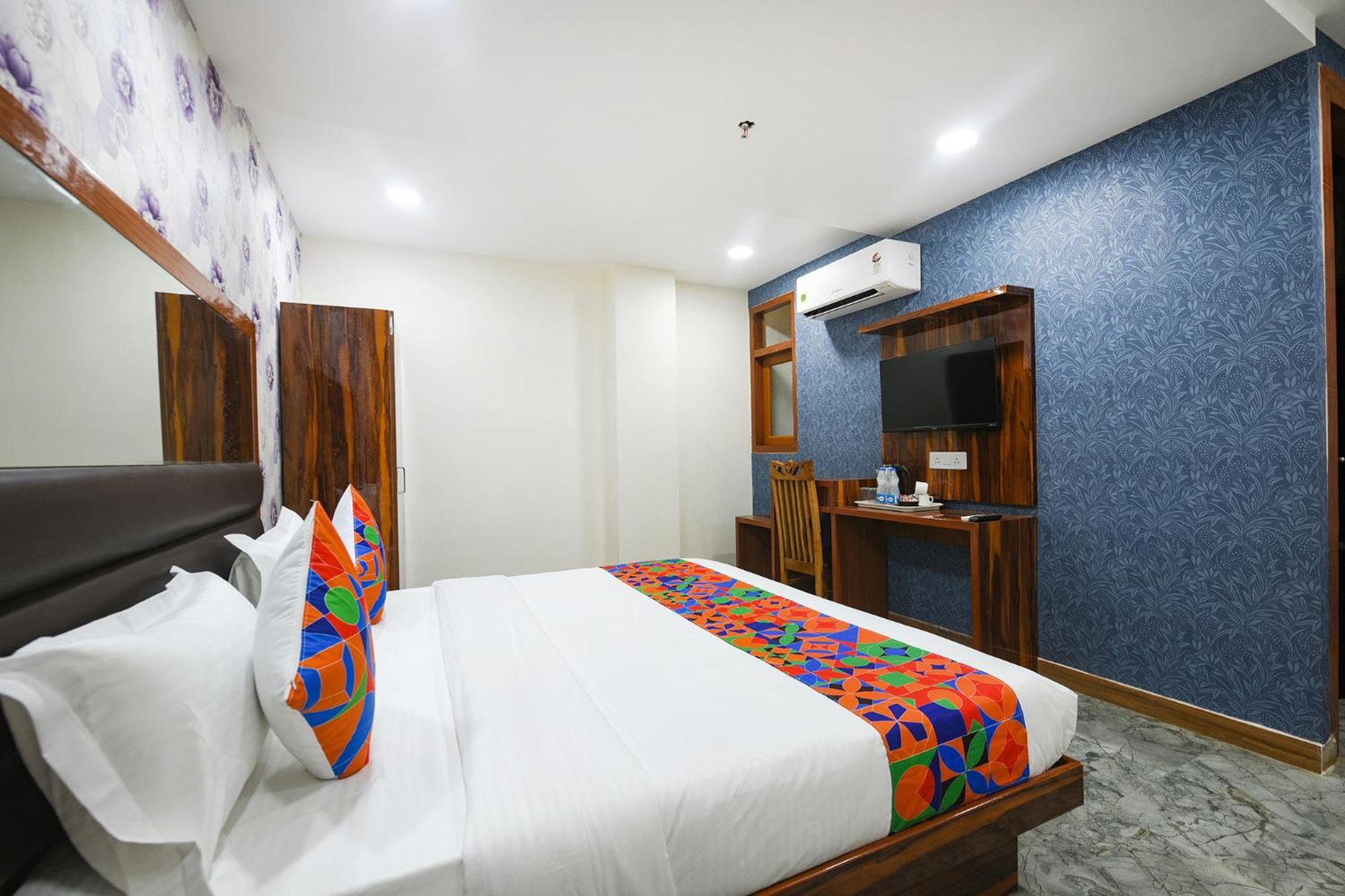 Fabhotel Mona Continental - Nr Laxmi Nagar It Hub نيودلهي المظهر الخارجي الصورة